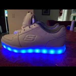 Skechers boys light up sneakers worn maybe 5 x’s